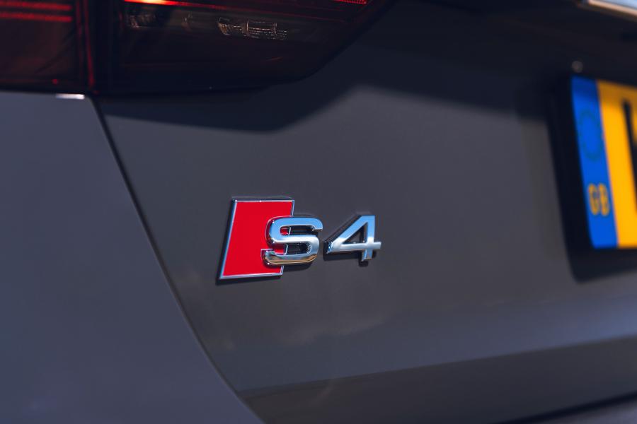 Логотип Audi S4 Avant TDI (B9) 2019 года  (UK) (фото 14 из 40)